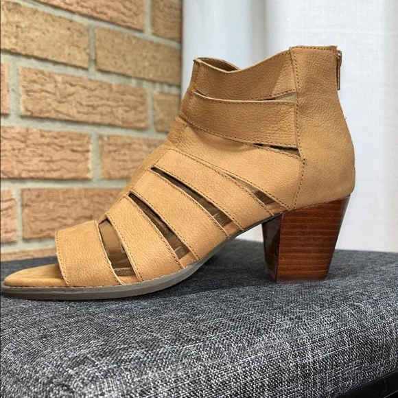 Vionic Harlow open-toe ankle bootie sandals in caramel. 8.5 - Picture 4 of 9